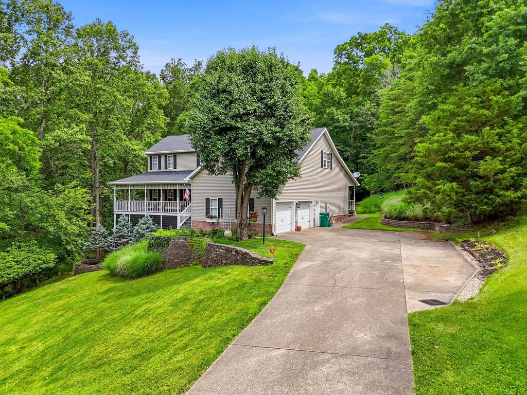 56 Deerfield Dr, Hurricane, WV 25526