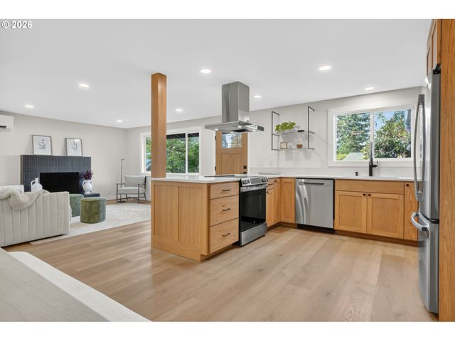 288 SUBURBAN Ave, Eugene, OR 97404