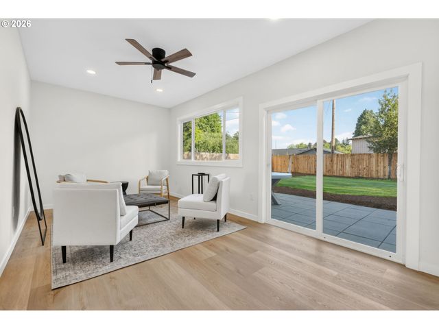 288 SUBURBAN Ave, Eugene, OR 97404