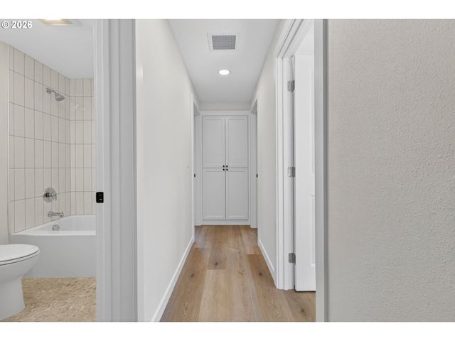 288 SUBURBAN Ave, Eugene, OR 97404