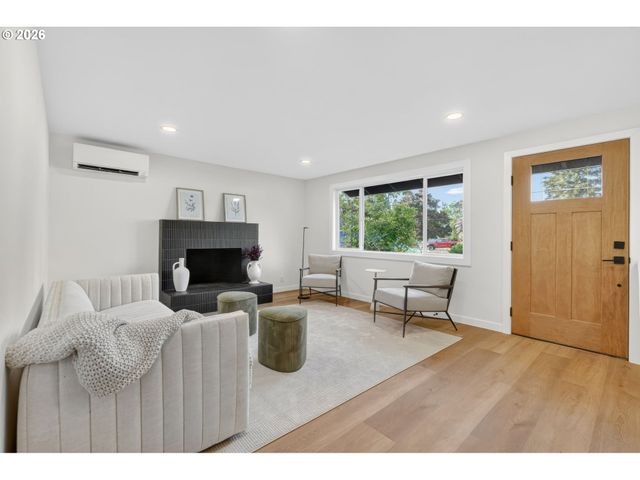 288 SUBURBAN Ave, Eugene, OR 97404