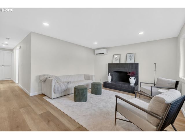 288 SUBURBAN Ave, Eugene, OR 97404