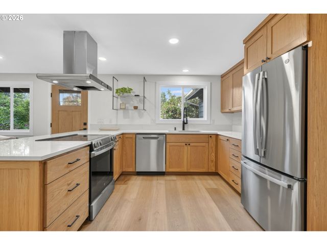 288 SUBURBAN Ave, Eugene, OR 97404