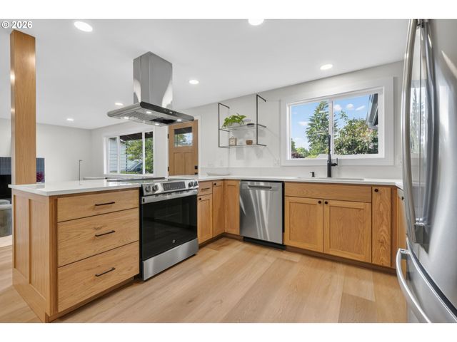 288 SUBURBAN Ave, Eugene, OR 97404
