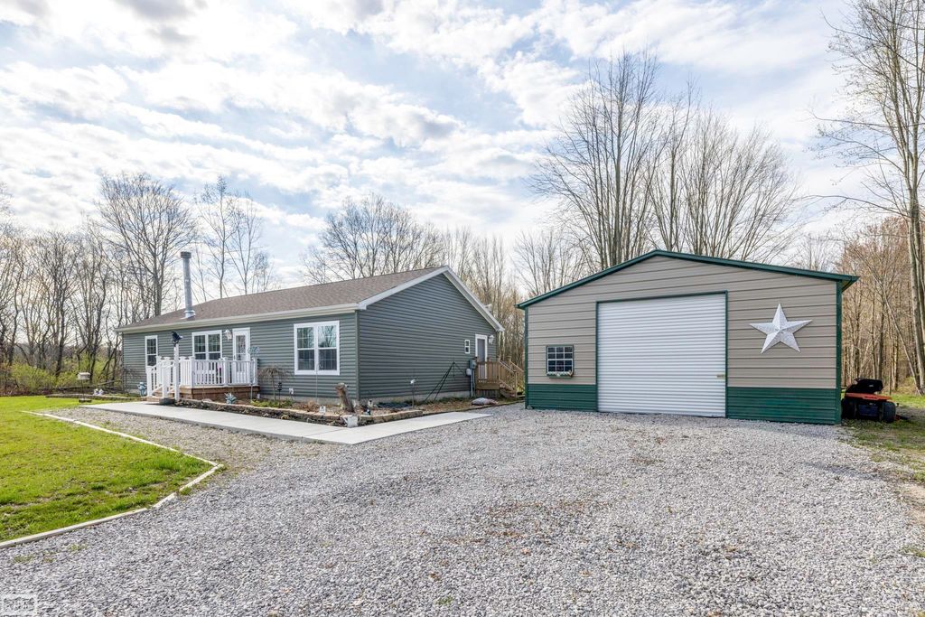 9559 Arnold Drive, Ira, MI 48023