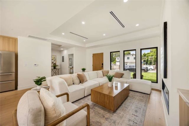 2316 N Parish Place, Burbank, CA 91504