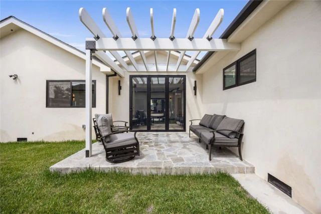 2316 N Parish Place, Burbank, CA 91504