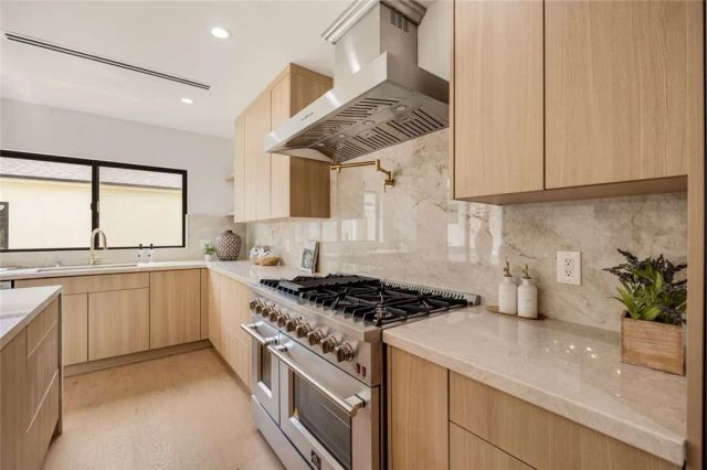 2316 N Parish Place, Burbank, CA 91504