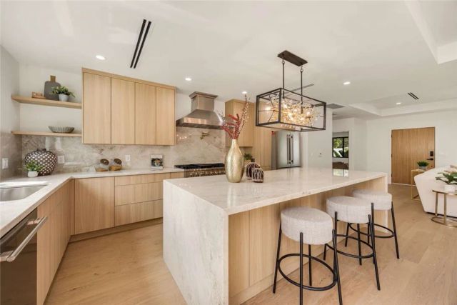 2316 N Parish Place, Burbank, CA 91504