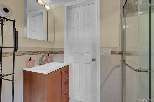 140 Long Drive, Hempstead, NY 11550