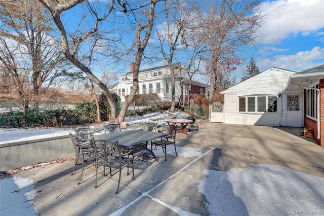 140 Long Drive, Hempstead, NY 11550