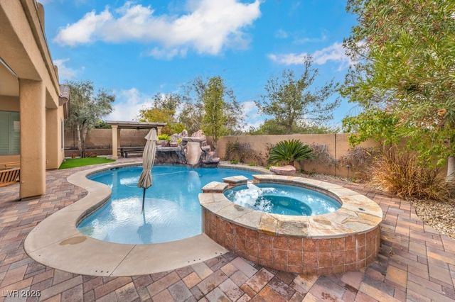 11 Stonemark Drive, Henderson, NV 89052