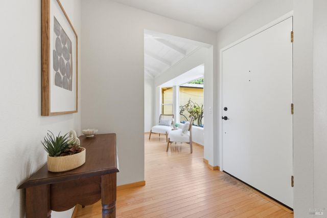 178 Reservoir Rd, San Rafael, CA 94901