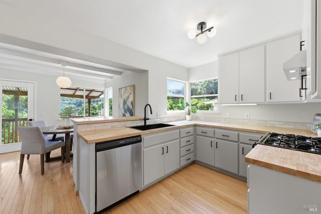 178 Reservoir Rd, San Rafael, CA 94901