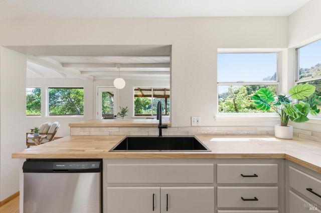 178 Reservoir Rd, San Rafael, CA 94901