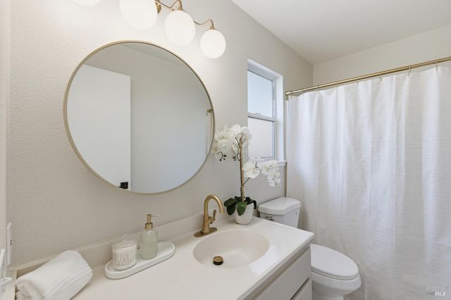 178 Reservoir Rd, San Rafael, CA 94901