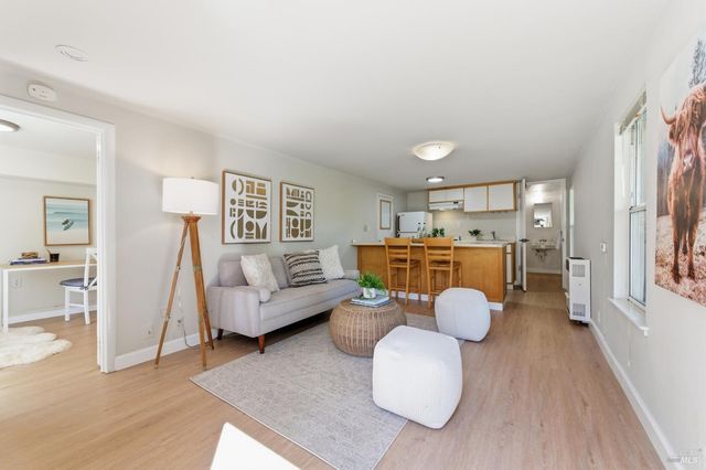 178 Reservoir Rd, San Rafael, CA 94901