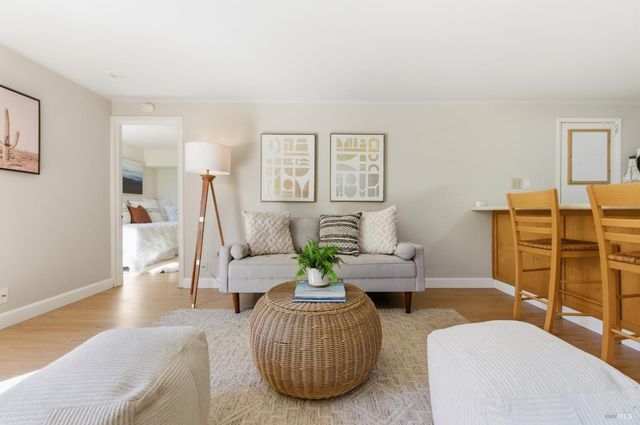 178 Reservoir Rd, San Rafael, CA 94901