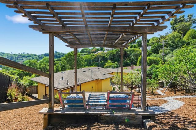 178 Reservoir Rd, San Rafael, CA 94901