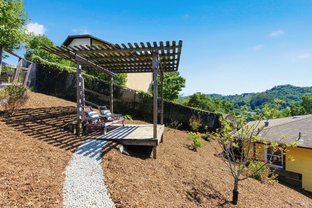 178 Reservoir Rd, San Rafael, CA 94901