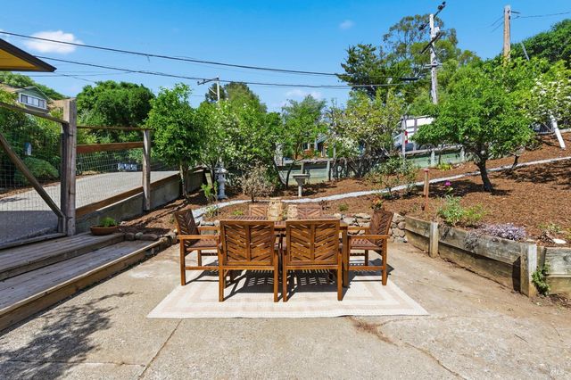 178 Reservoir Rd, San Rafael, CA 94901