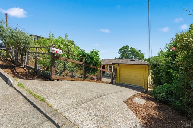 178 Reservoir Rd, San Rafael, CA 94901