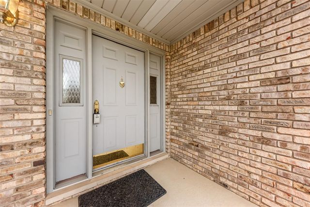 37120 Turnburry Drive, Livonia, MI 48152