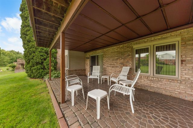 37120 Turnburry Drive, Livonia, MI 48152