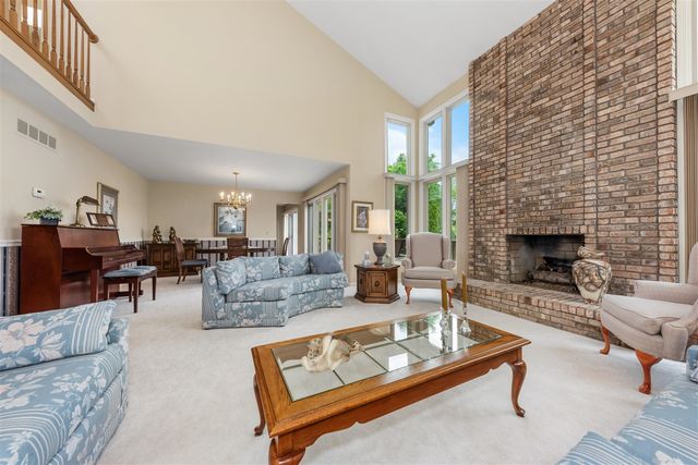 37120 Turnburry Drive, Livonia, MI 48152
