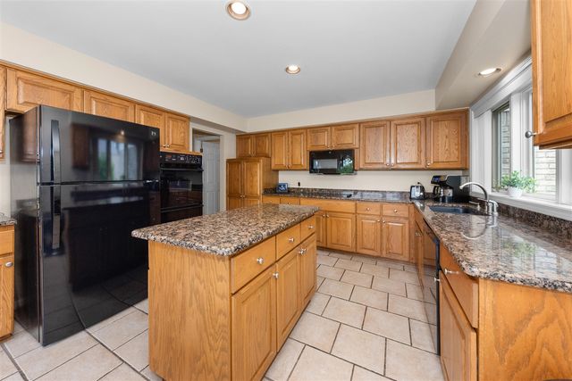37120 Turnburry Drive, Livonia, MI 48152