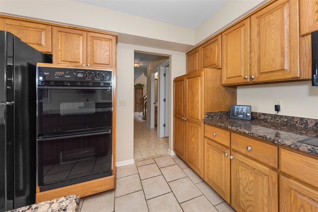 37120 Turnburry Drive, Livonia, MI 48152