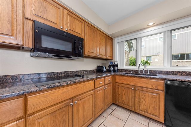 37120 Turnburry Drive, Livonia, MI 48152