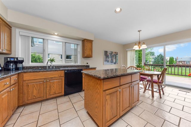 37120 Turnburry Drive, Livonia, MI 48152