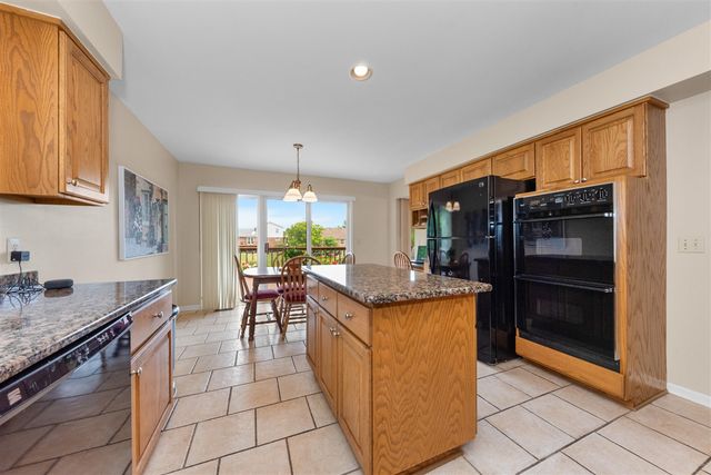 37120 Turnburry Drive, Livonia, MI 48152