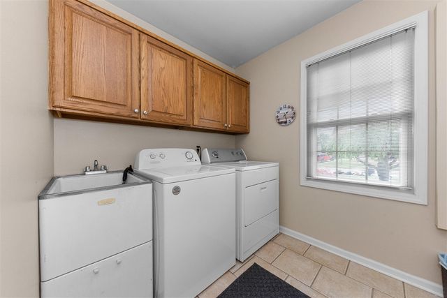 37120 Turnburry Drive, Livonia, MI 48152