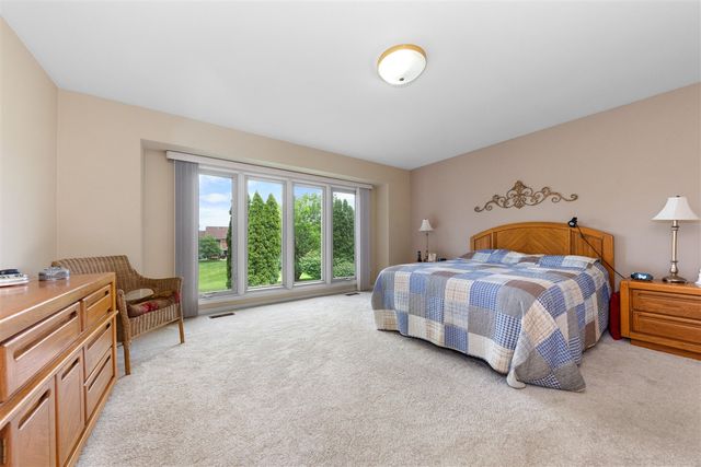 37120 Turnburry Drive, Livonia, MI 48152