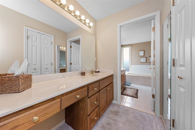 37120 Turnburry Drive, Livonia, MI 48152
