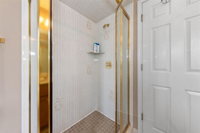 37120 Turnburry Drive, Livonia, MI 48152