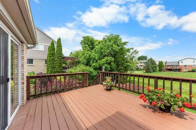 37120 Turnburry Drive, Livonia, MI 48152