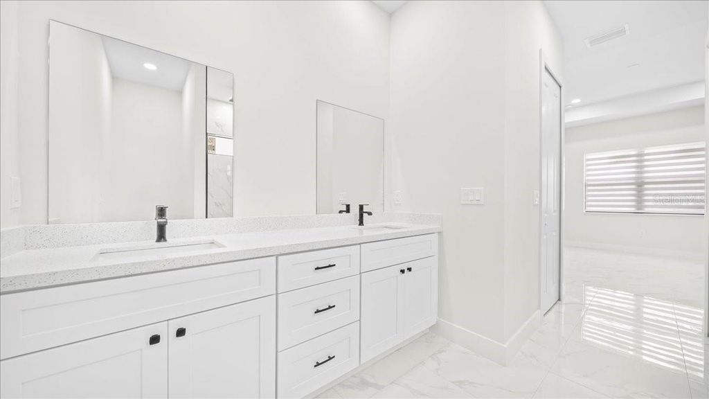 Image 13 of property listing at 2220 NE 9TH PLACE, Cape Coral, FL 33909