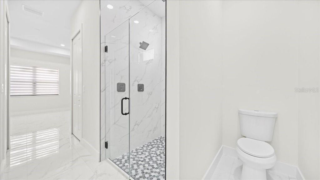 Image 14 of property listing at 2220 NE 9TH PLACE, Cape Coral, FL 33909