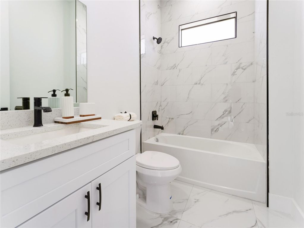 Image 15 of property listing at 2220 NE 9TH PLACE, Cape Coral, FL 33909