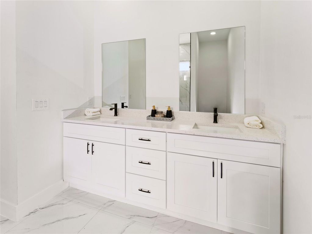 Image 10 of property listing at 2220 NE 9TH PLACE, Cape Coral, FL 33909