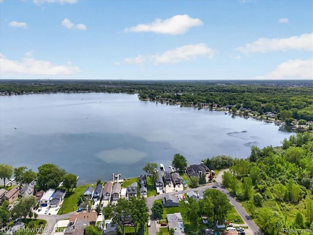 173 Pickford Street, Novi, MI 48377