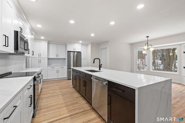 7 Canterbury Lane, Monroe, CT 06468