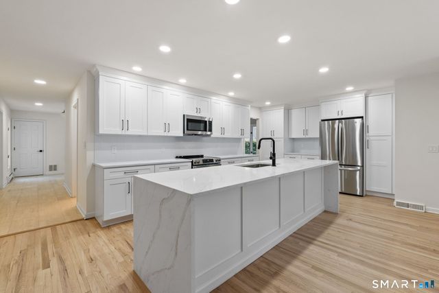 7 Canterbury Lane, Monroe, CT 06468