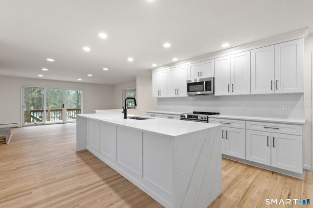 7 Canterbury Lane, Monroe, CT 06468