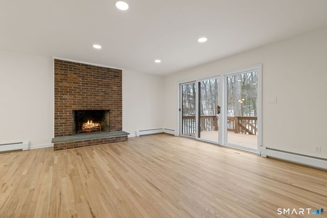 7 Canterbury Lane, Monroe, CT 06468