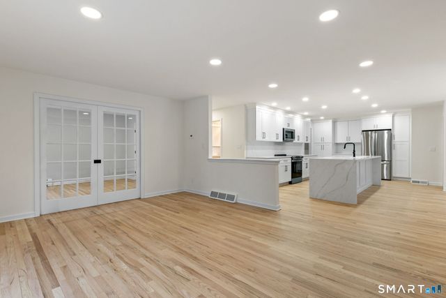 7 Canterbury Lane, Monroe, CT 06468