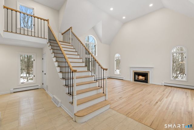 7 Canterbury Lane, Monroe, CT 06468